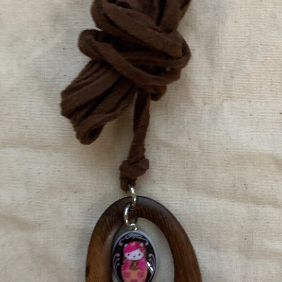 RARE Tarina Tarantino x Hello Kitty Necklace Cult Favorite collectable necklace - Picture 2 of 4